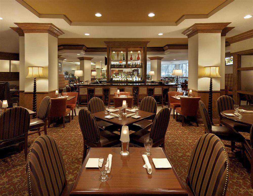 Sheraton Detroit Novi Restaurant photo